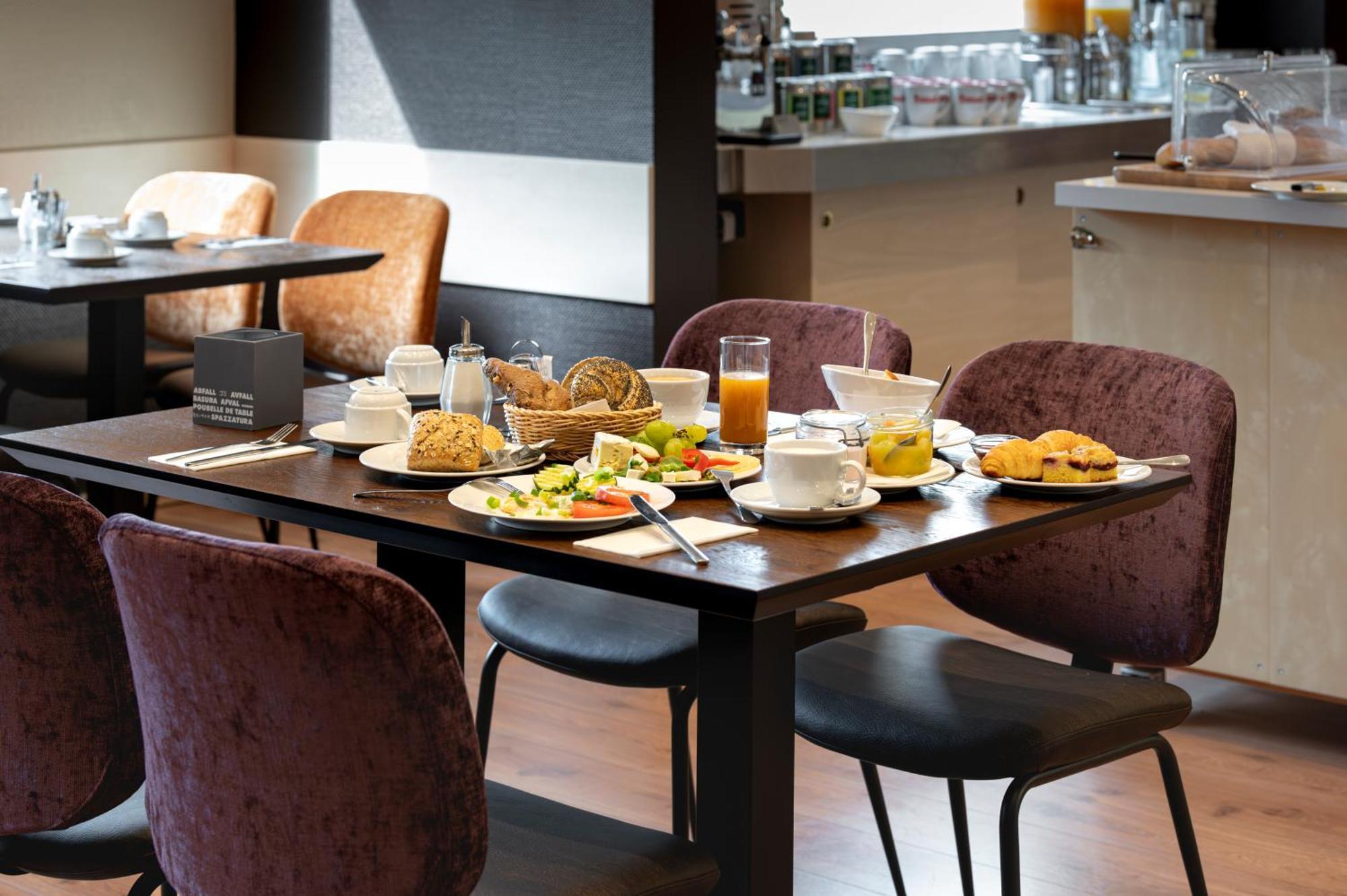 Hotel Astra Düsseldorf Esterno foto
