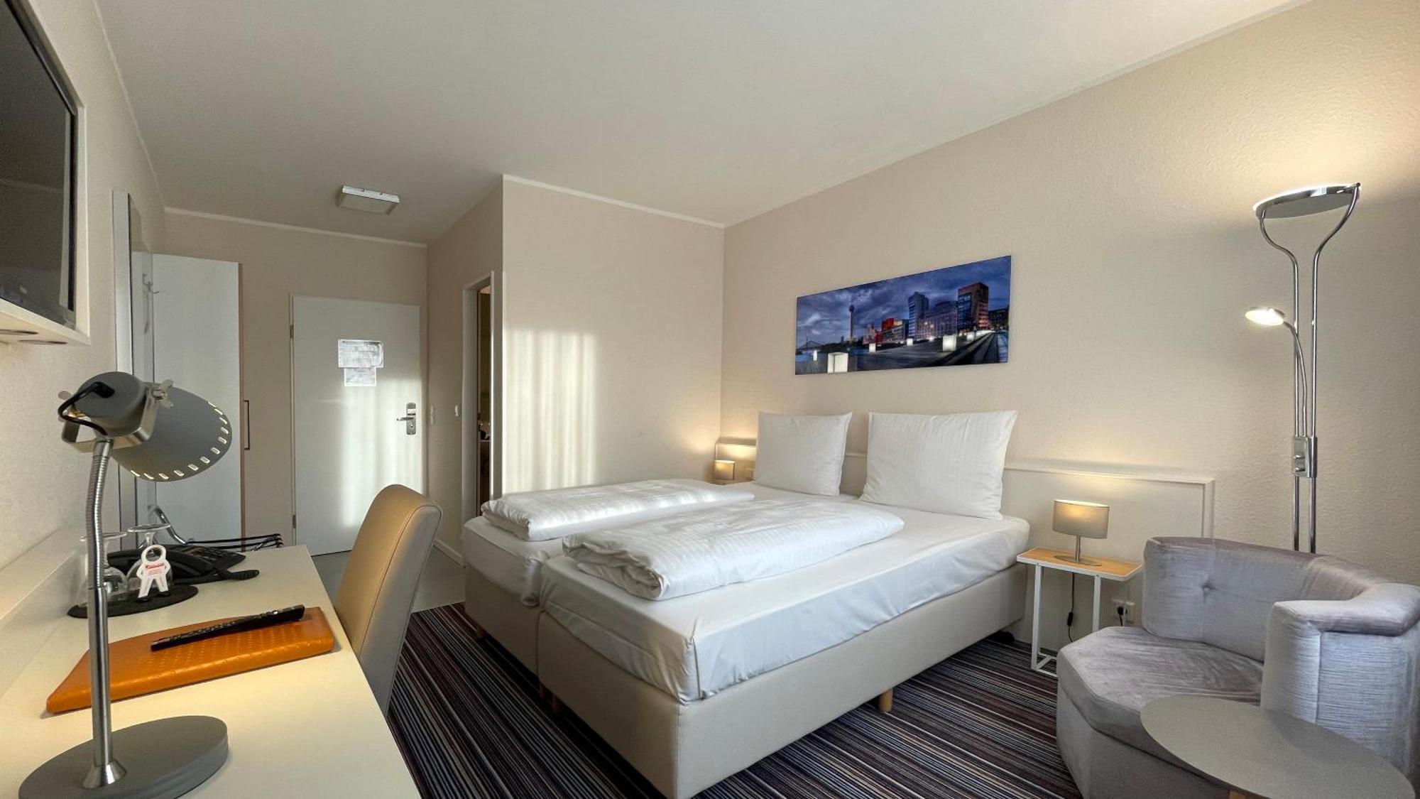 Hotel Astra Düsseldorf Esterno foto